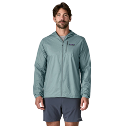 Patagonia Houdini Windbreaker Jacke in Blue Sage in Gr. M bei Model Größe 183cm
