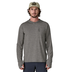 Patagonia Capilene Cool Sun Hoody in Forge Grey - Noble Grey X-Dye getragen an Model 185 cm groß in Gr. M