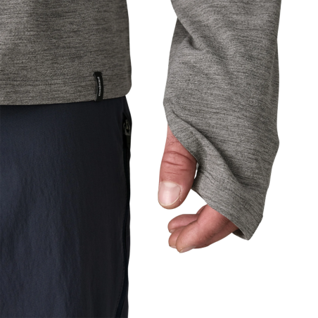 Patagonia Capilene Cool Sun Hoody in Forge Grey - Noble Grey X-Dye mit praktischen Daumemschlupf