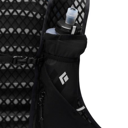 Black Diamond Distance 22 Backpack mit großen Taschen an den Schultergurten für Trinkflaschen