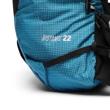 Black Diamond Distance 22 Backpack mit seitlichem Aufdruck des Produktnamens
