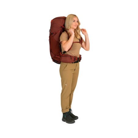 Lastkontrollriemen ziehen den Exped Ridgeline 65 Rucksack näher an den Rücken heran