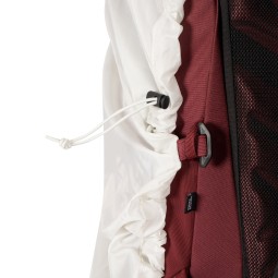 Befestiung der Regenhülle am Exped Ridgeline 65 Rucksack