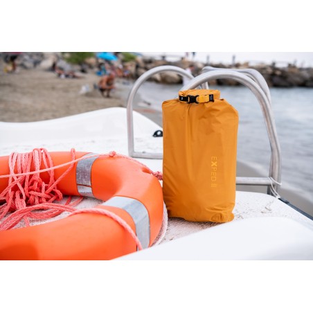 ein Packsack aus dem Exped Drybag Versa Set im Einsatz