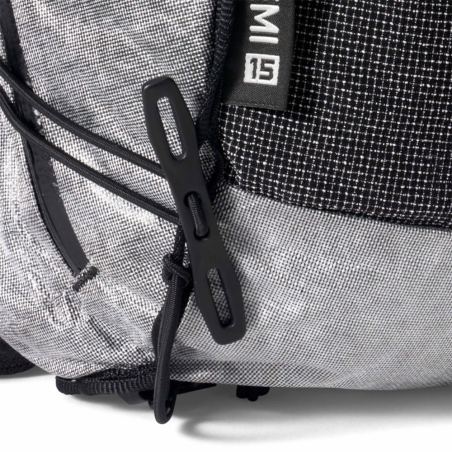 Hyperlite Mountain Gear Pemi 15  mit Aufnahme für eine Eisaxt