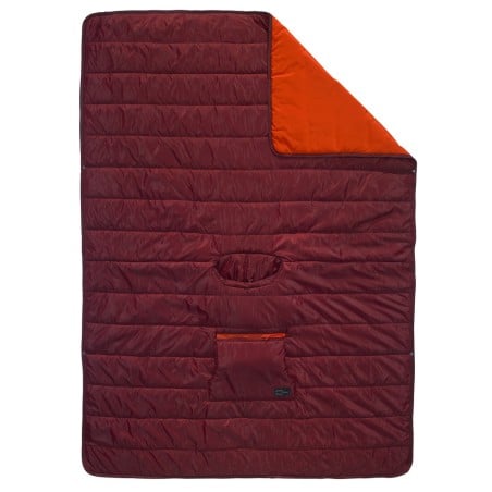Therm-a-Rest Honcho Poncho Mars Red als Decke ausgebreitet