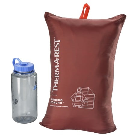 Therm-a-Rest Honcho Poncho Mars Red Packmaß vergliechen mit 1 Liter Nalgene Flasche