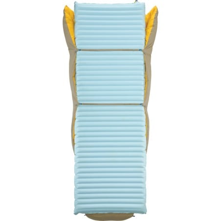 Therm-a-Rest Corus 32 Quilt mit rechteckiger Isomatte darunter