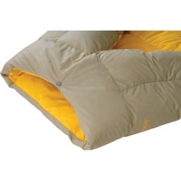 Therm-a-Rest Corus 32 Quilt mit Druckknopf verbunden auf der Oberseite