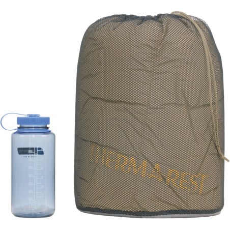 Therm-a-Rest Corus 32 Quilt im lockeren Aufbewahrungssack untergebracht