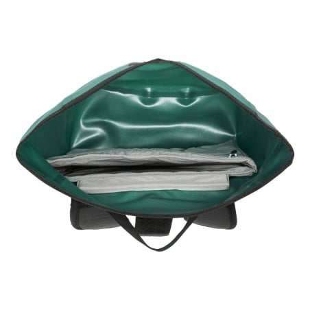 Blick in den ORTLIEB Velocity Lite 17L Tagesrucksack in der Farbe Atlantis Green hinein