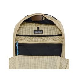 Blick in den Gossamer Gear Cima 15 Tagesrucksack in der Farbe Badlands
