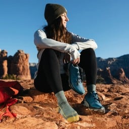 Darn Tough Hiker 1/4 Socke Damen Sage draußen im Einsatz