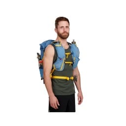 Ultimate Direction Fastpack 30 Rucksack Frontansicht des getragenen Rucksacks