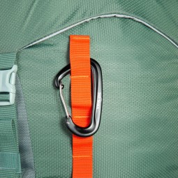 Schlaufen am Tatonka Yukon JR 32 Rucksack für die Befestigung von Kleinkram mit Karabinern