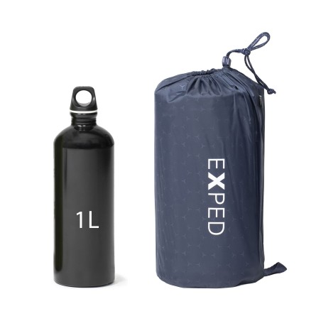 Exped Versa 1R Isomatte LW Packmaß verglichen mit 1L Trinkflasche
