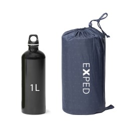 Exped Versa 1R Isomatte LW Packmaß verglichen mit 1L Trinkflasche