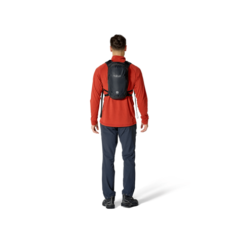 Rab Tygen 6 Tagesrucksack black beispielhaft am Rücken getragen