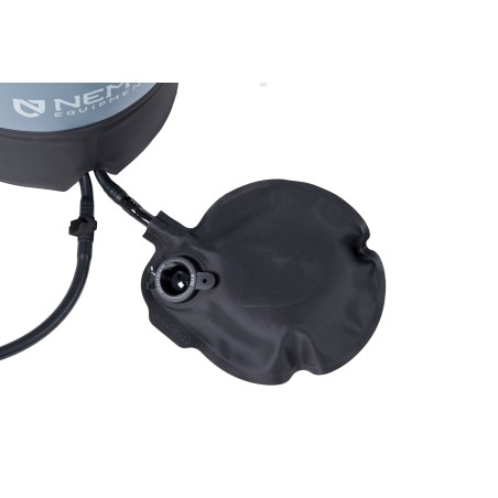 Fußpumpe an der Nemo Helio LX Pressure Shower Campingdusche