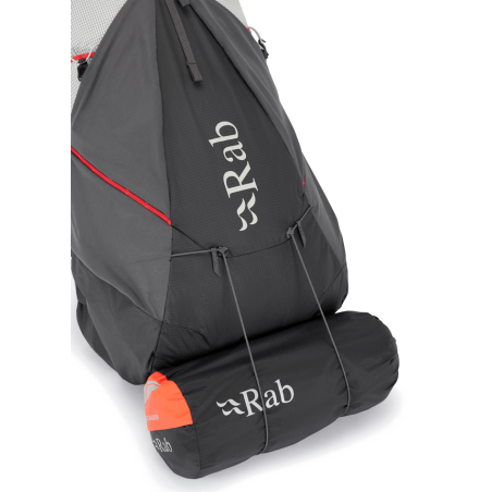 Rab Muon 40L Wanderrucksack beispielhaft mit kompakter Isomatte außen