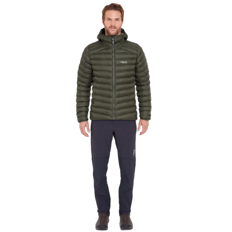 Rab Cirrus Alpine Isolationsjacke Army von Model getragen Frontansicht