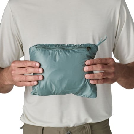 Patagonia Nano Puff Vest in der eigenen Tasche verstaut