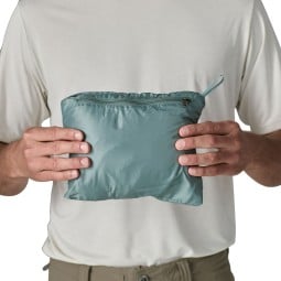 Patagonia Nano Puff Vest in der eigenen Tasche verstaut