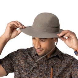 Outdoor Research Sunbriolet Sun Hat Gravel getragen