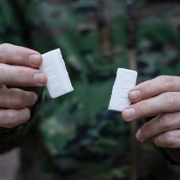 Esbit Trockenbrennstoff 8 x 27 in der Mitte teilbar