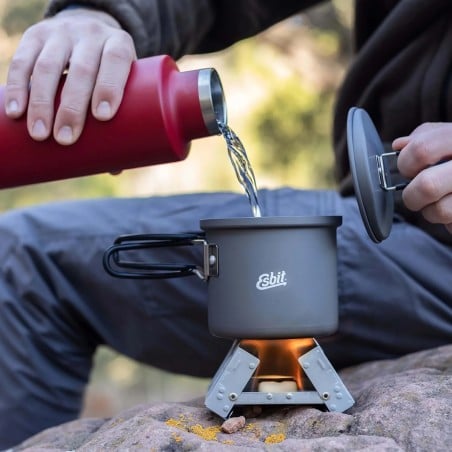 Esbit Aluminium Topf 625ml im Einsatz auf einem Taschenkocher