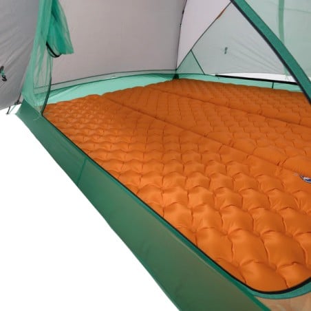 Big Agnes Sarvis VST 2 UL Zelt Beispielbild der 3 Personen Verison mit 3 Isomatten darin