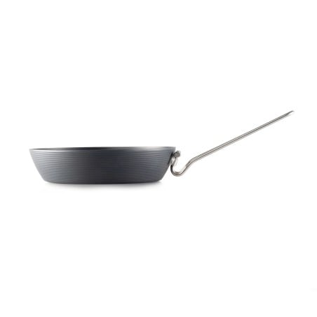 GSI Carbon Steel Frypan von der Seite betrachtet