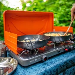 GSI Carbon Steel Frypan beispielhaft auf einem Selkirk Kocher im Einsatz