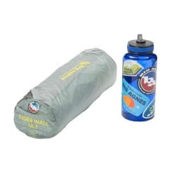 Packmaß Big Agnes Tiger Wall UL 1 Zelt verglichen mit Trinkflasche