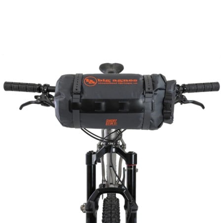 Big Agnes Copper Spur UL2 Bikepack vorne am Lenker befestigt