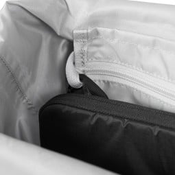Reißverschlusstasche und Aufhängeschlaufen im Exped Typhoon 25 Tagesrucksack (ohne schwarze Tasche!)