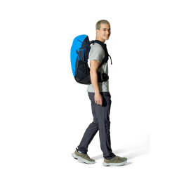 Rab Airox 30L Tagesrucksack getragen für den Größenvergleich