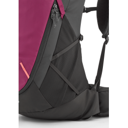 Detailansicht Frontzugriff und Seitentasche am Rückseite Rab Airox ND34L Wanderrucksack Damen Mulberry Black