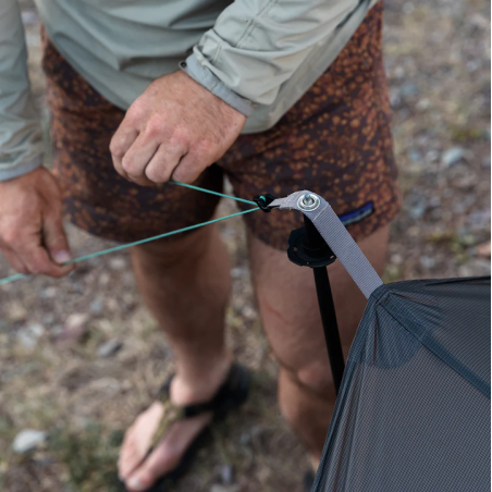 Gossamer Gear Twinn Tarp mit Halterung für deine Trekkingstöcke oder Tarpstangen
