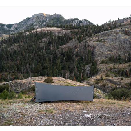 Gossamer Gear Twinn Tarp in freier Natur aufgebaut