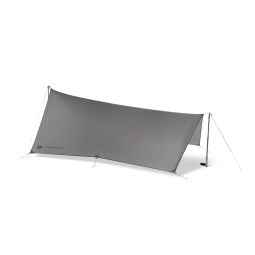 Gossamer Gear Twinn Tarp aufgebaut mit separat erhältlichem Trekkingstock
