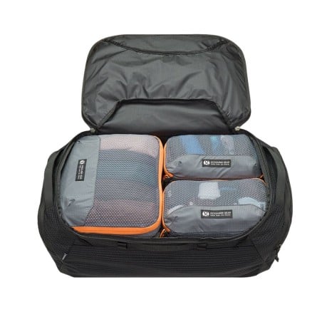 Gossamer Gear Vanish Jet Duffel 58L ideal in Kombination mit den Packing Cubes - nicht im Lieferumfang enthalten.