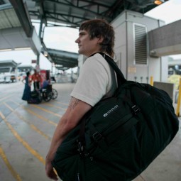 Gossamer Gear Vanish Jet Duffel 58L auch mit schwerer Last bequem zu tragen.