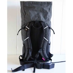 Symbiosis Gear The Willow UL Daypack Damen Rückansicht mit ganz aufgerollter Öffnung
