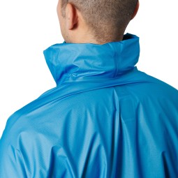Kapuze an der Montbell Peak Shell Jacket UL Regenjacke kann eingerollt fixiert werden