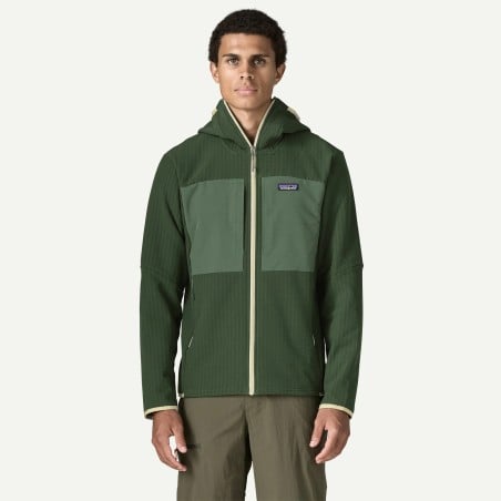 Patagonia R2 TechFace Hoodie angezogen