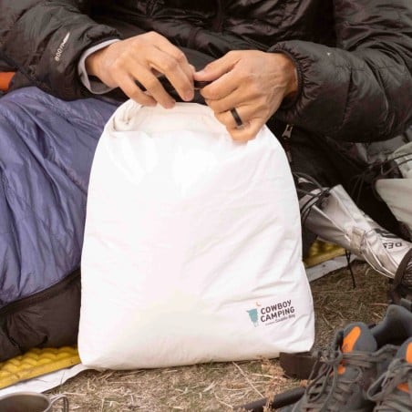 Cowboy Camping Saddle Bag mit praktischen Rolltop und Clip Verschluss.