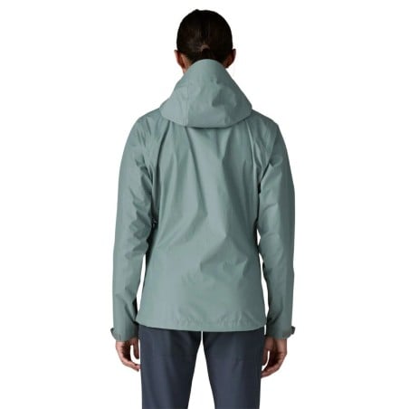 Patagonia Torrentshell 3L Rain Jacket Damen Regenjacke in der Farbe Blue Sage an Modell Gr. S bei 175cm Rückansicht