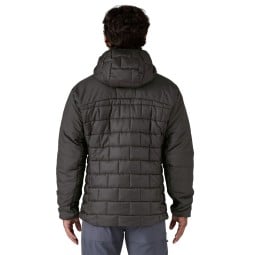 Patagonia Hi-Loft Nano Puff Hoody Schwarz an Modell mit 183 cm in Gr. M Rückansicht