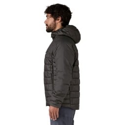 Patagonia Hi-Loft Nano Puff Hoody Schwarz an Modell mit 183 cm in Gr. M im Profil